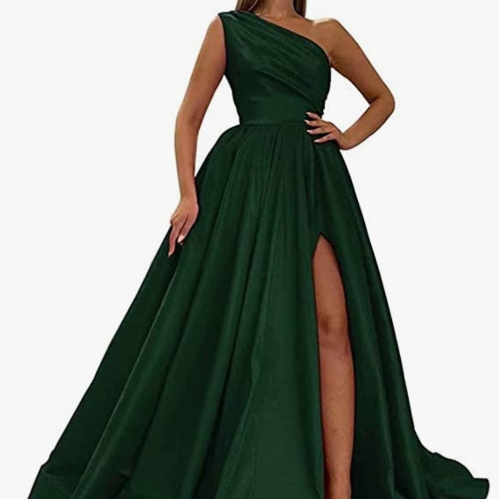 Size 16 Emerald Green Formal Gown